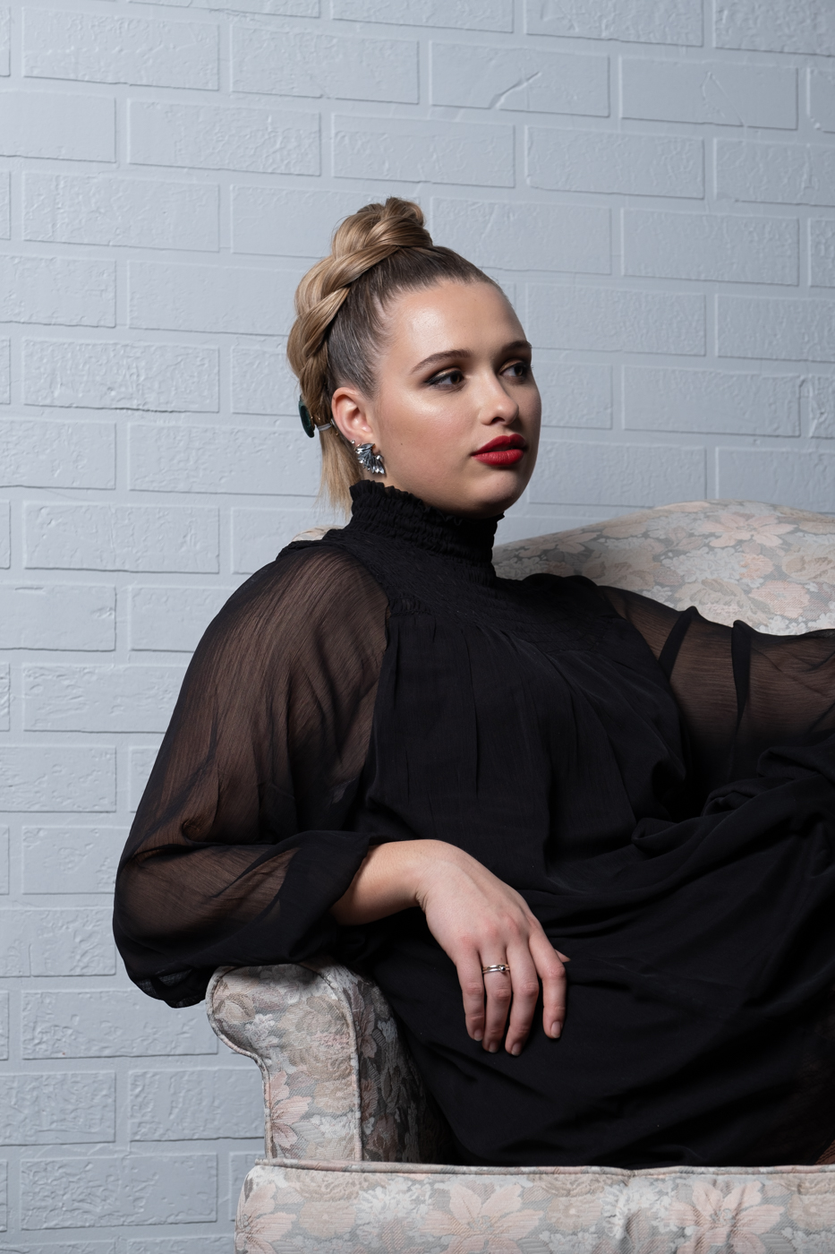 rebecca-coiffure-studio-shooting-sofa-5